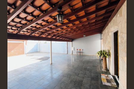 Casa para alugar com 223m², 4 quartos e 6 vagasGaragem