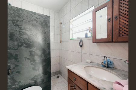 Casa para alugar com 223m², 4 quartos e 6 vagasBanheiro Fundos