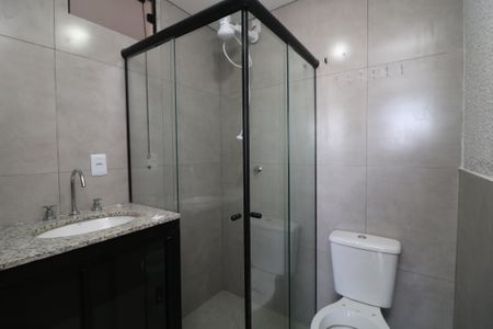 Banheiro de kitnet/studio para alugar com 1 quarto, 40m² em Vila Nova York, São Paulo