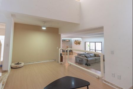 Casa de condomínio à venda com 390m², 4 quartos e 2 vagas Casa de condomínio à venda com 390m², 4 quartos e 2 vagasSala