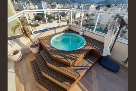 Apartamento à venda com 190m², 3 quartos e 2 vagasPiscina