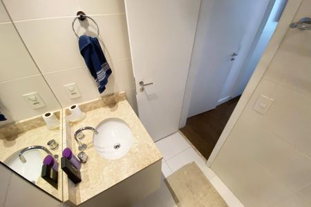 Apartamento para alugar com 77m², 2 quartos e 1 vaga Apartamento para alugar com 77m², 2 quartos e 1 vagaBanheiro da Suíte