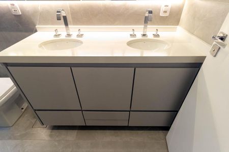 Apartamento para alugar com 110m², 2 quartos e 2 vagasBanheiro da Suíte