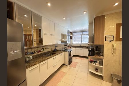 Apartamento à venda com 179m², 4 quartos e 3 vagasCozinha