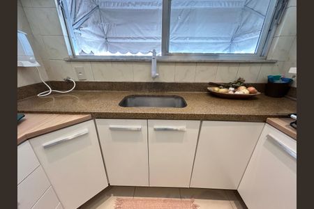 Apartamento à venda com 179m², 4 quartos e 3 vagasCozinha 