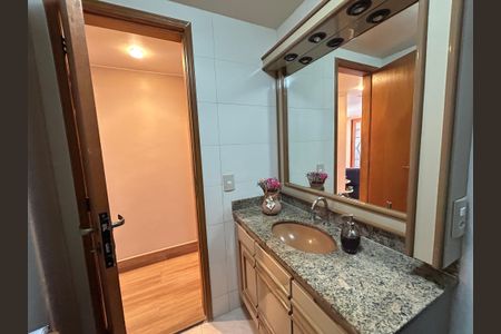 Apartamento à venda com 179m², 4 quartos e 3 vagasBanheiro 2