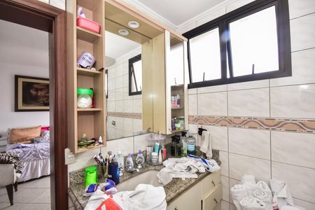 Apartamento à venda com 273m², 4 quartos e 4 vagasBanheiro Suíte 2