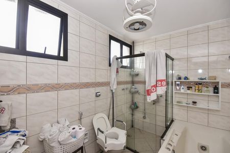 Apartamento à venda com 273m², 4 quartos e 4 vagasBanheiro Suíte 2