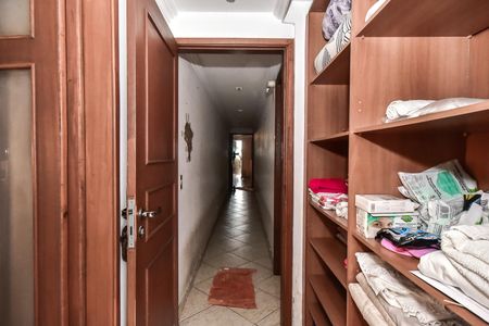 Apartamento à venda com 273m², 4 quartos e 4 vagasArmário da Suíte 2