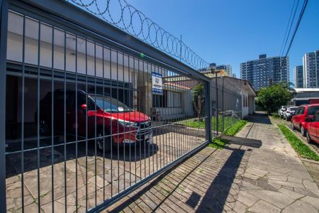 Casa à venda com 420m², 4 quartos e 5 vagasFachada