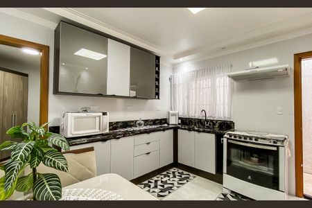 Casa para alugar com 110m², 2 quartos e 2 vagasCozinha