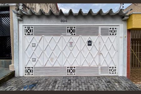 Casa para alugar com 110m², 2 quartos e 2 vagasFachada