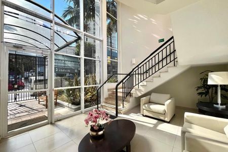 Apartamento à venda com 81m², 2 quartos e 2 vagasHall social