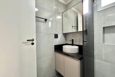 Apartamento à venda com 81m², 2 quartos e 2 vagasBanheiro da Suíte
