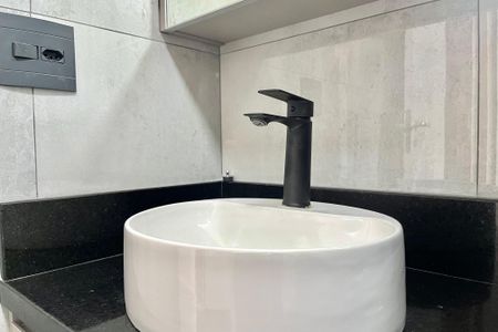 Apartamento à venda com 81m², 2 quartos e 2 vagasBanheiro da Suíte