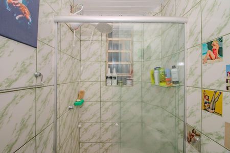 Banheiro de apartamento à venda com 1 quarto, 43m² em Jardim Carvalho, Porto Alegre