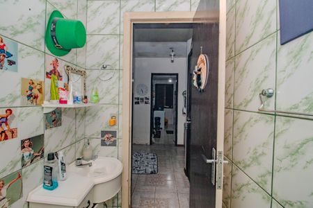 Banheiro de apartamento à venda com 1 quarto, 43m² em Jardim Carvalho, Porto Alegre