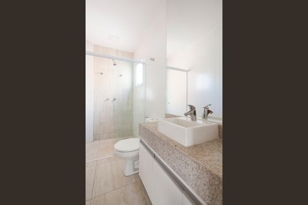 Casa de condomínio para alugar com 170m², 3 quartos e 2 vagas Casa de condomínio para alugar com 170m², 3 quartos e 2 vagasBanheiro da Suíte 1