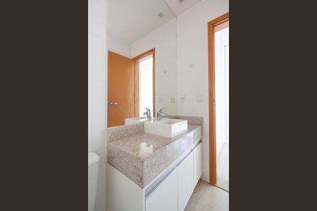 Casa de condomínio para alugar com 170m², 3 quartos e 2 vagas Casa de condomínio para alugar com 170m², 3 quartos e 2 vagasBanheiro da Suíte 1