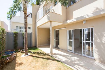 Casa de condomínio para alugar com 170m², 3 quartos e 2 vagas Casa de condomínio para alugar com 170m², 3 quartos e 2 vagasQuintal