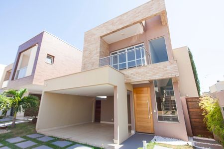 Casa de condomínio para alugar com 170m², 3 quartos e 2 vagas Casa de condomínio para alugar com 170m², 3 quartos e 2 vagasFachada