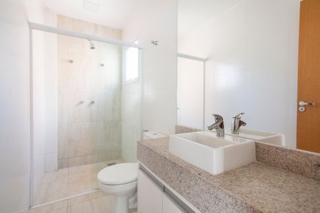 Casa de condomínio para alugar com 170m², 3 quartos e 2 vagas Casa de condomínio para alugar com 170m², 3 quartos e 2 vagasBanheiro da Suíte 1