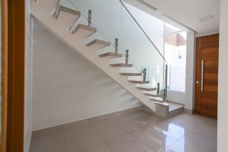 Casa de condomínio para alugar com 170m², 3 quartos e 2 vagas Casa de condomínio para alugar com 170m², 3 quartos e 2 vagasSala