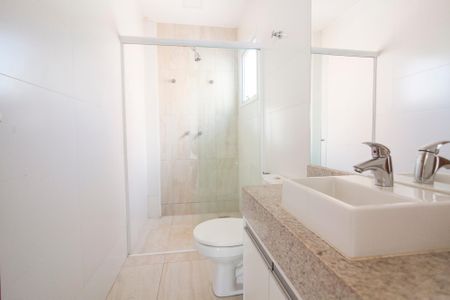 Casa de condomínio para alugar com 170m², 3 quartos e 2 vagas Casa de condomínio para alugar com 170m², 3 quartos e 2 vagasBanheiro da Suíte 1