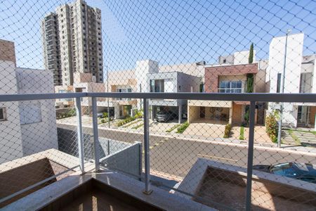 Casa de condomínio para alugar com 170m², 3 quartos e 2 vagas Casa de condomínio para alugar com 170m², 3 quartos e 2 vagasVaranda da Suíte 1