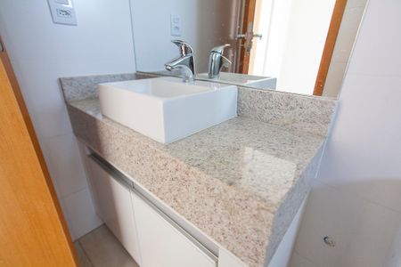 Casa de condomínio para alugar com 170m², 3 quartos e 2 vagas Casa de condomínio para alugar com 170m², 3 quartos e 2 vagasBanheiro da Suíte 3