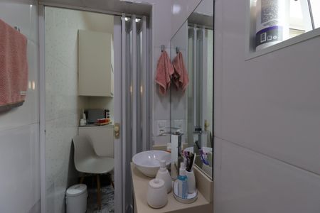 Casa à venda com 147m², 2 quartos e 3 vagasEdícula - Banheiro