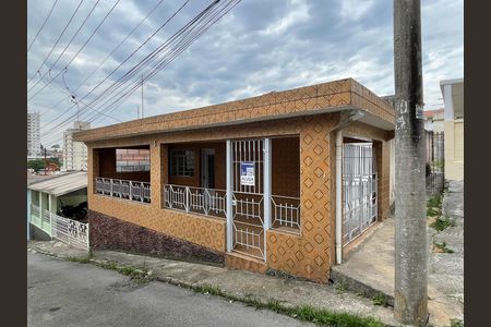 Casa para alugar com 142m², 2 quartos e 2 vagas Casa para alugar com 142m², 2 quartos e 2 vagasFachada+Placa
