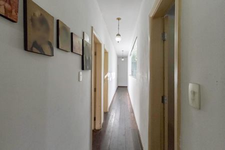 Casa à venda com 340m², 4 quartos e 4 vagasCorredor