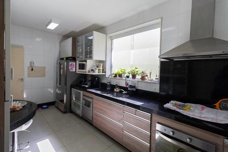 Casa à venda com 340m², 4 quartos e 4 vagasCozinha