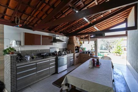 Casa à venda com 340m², 4 quartos e 4 vagasÁrea gourmet