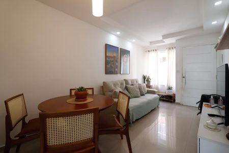 Casa de condomínio à venda com 96m², 2 quartos e 2 vagas Casa de condomínio à venda com 96m², 2 quartos e 2 vagasSala