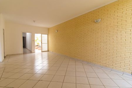 Casa à venda com 235m², 3 quartos e 3 vagasSala