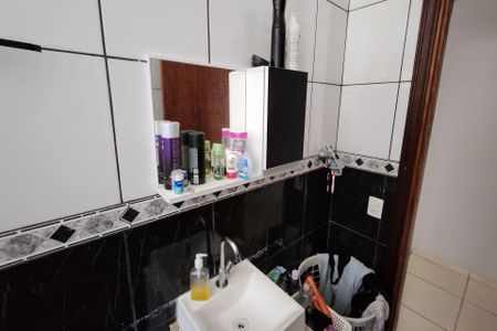 Casa para alugar com 140m², 3 quartos e 2 vagasBanheiro Social