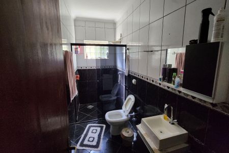 Casa para alugar com 140m², 3 quartos e 2 vagasBanheiro Social