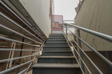 Apartamento para alugar com 37m², 1 quarto e 1 vagaEscada para a garagem