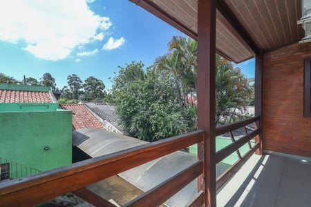 Casa à venda com 220m², 5 quartos e 5 vagasVaranda / Casa Fundos