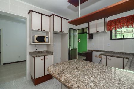 Casa à venda com 220m², 5 quartos e 5 vagasCozinha