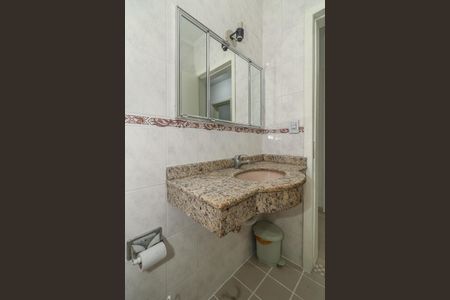 Casa à venda com 220m², 5 quartos e 5 vagasBanheiro 2 Social