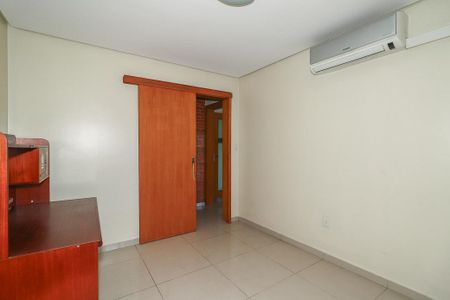 Casa à venda com 220m², 5 quartos e 5 vagasQuarto 5 / Casa Fundos