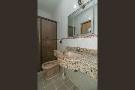 Casa à venda com 220m², 5 quartos e 5 vagasBanheiro 2 Social