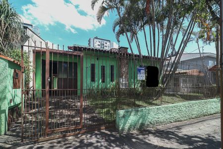 Casa à venda com 220m², 5 quartos e 5 vagasFachada