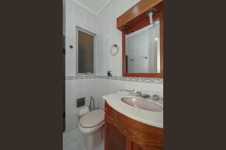 Casa à venda com 220m², 5 quartos e 5 vagasBanheiro da Suíte