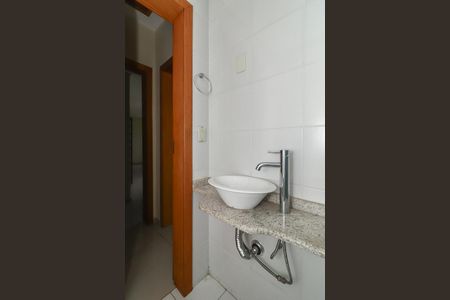 Casa à venda com 220m², 5 quartos e 5 vagasBanheiro 4 / Casa Fundos