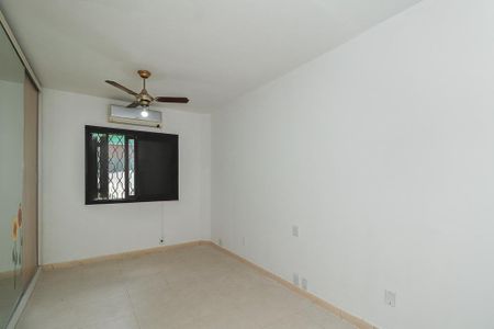 Casa à venda com 220m², 5 quartos e 5 vagasQuarto Suíte