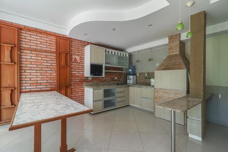Casa à venda com 220m², 5 quartos e 5 vagasSala / Cozinha Casa Fundos